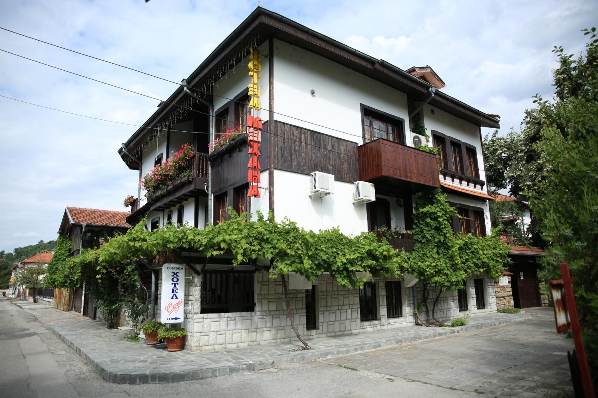 Oazis Family Hotel Ловеч Екстер'єр фото