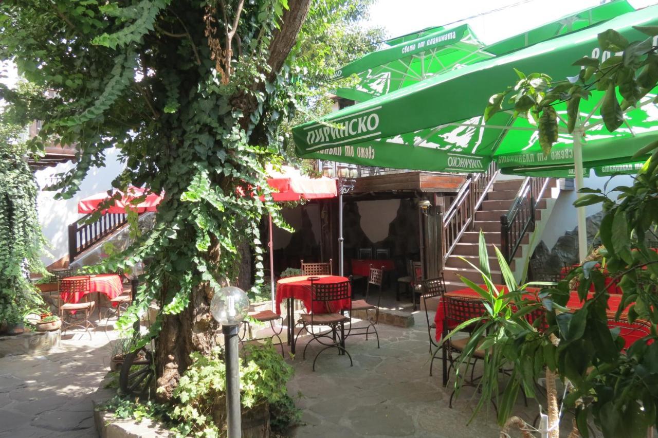 Oazis Family Hotel Ловеч Екстер'єр фото
