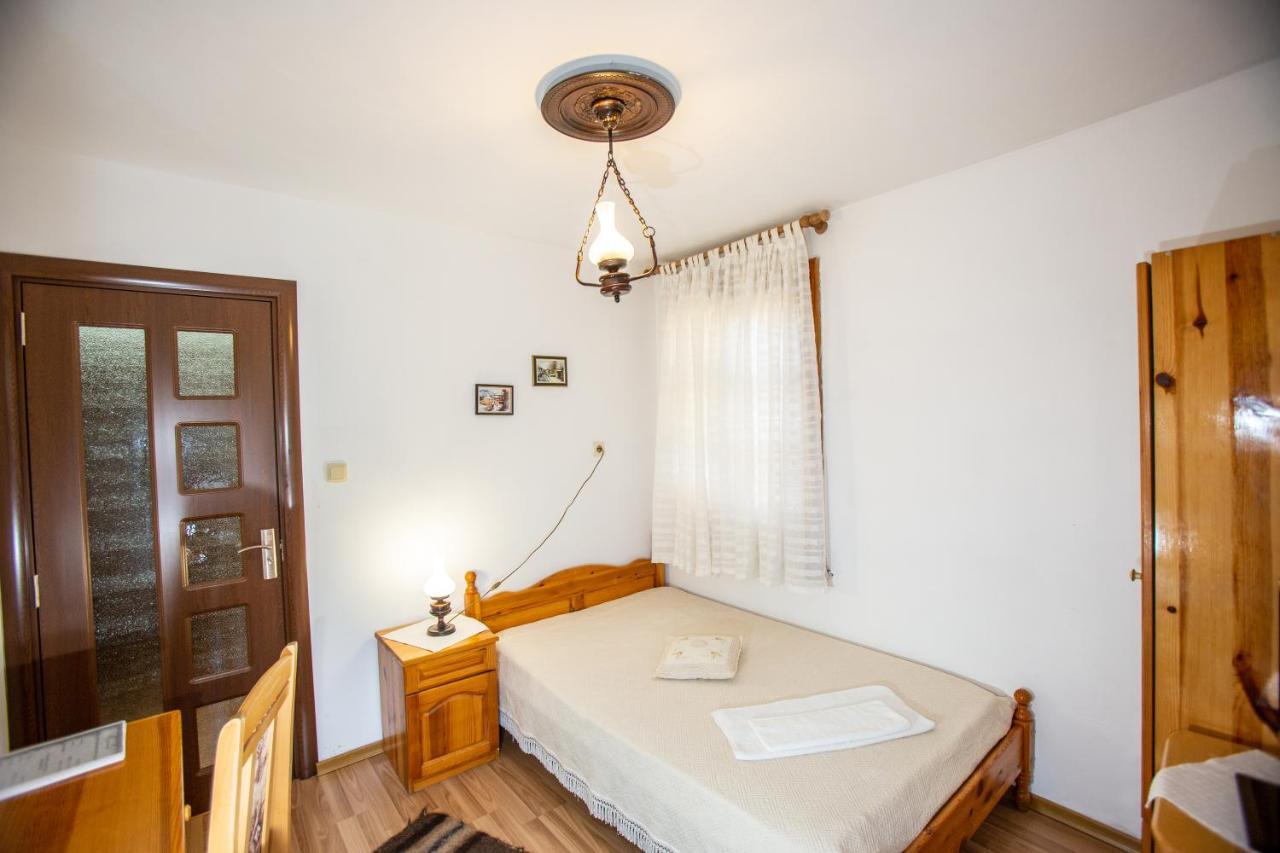 Oazis Family Hotel Ловеч Екстер'єр фото