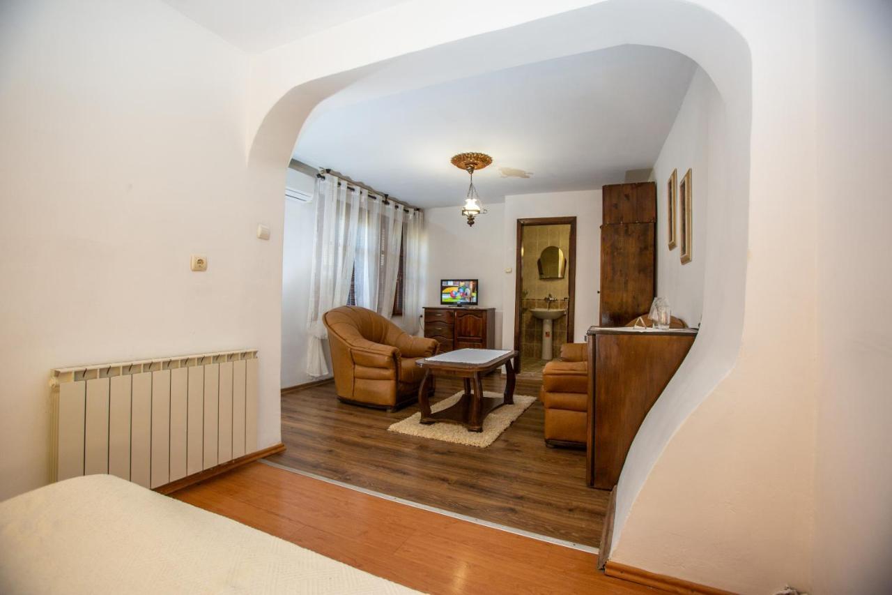 Oazis Family Hotel Ловеч Екстер'єр фото