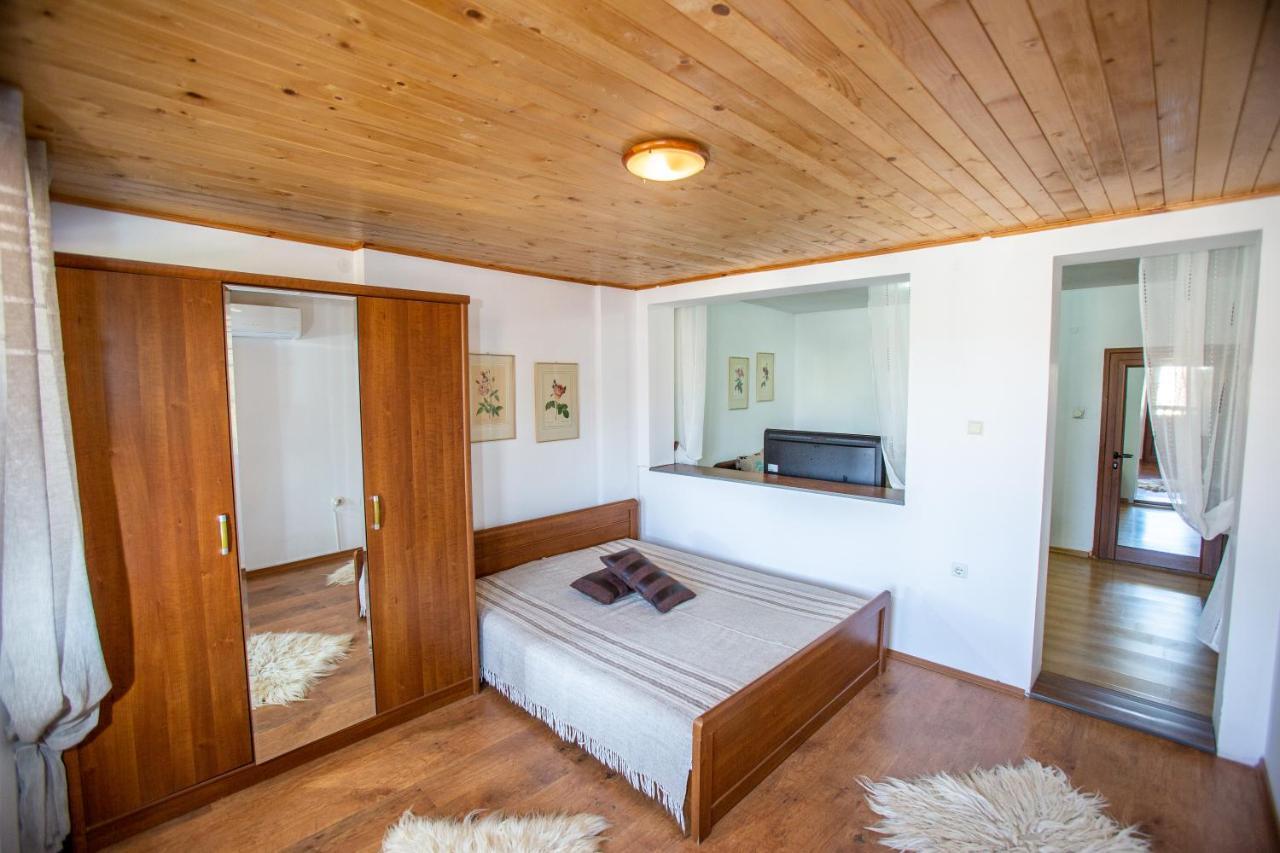 Oazis Family Hotel Ловеч Екстер'єр фото